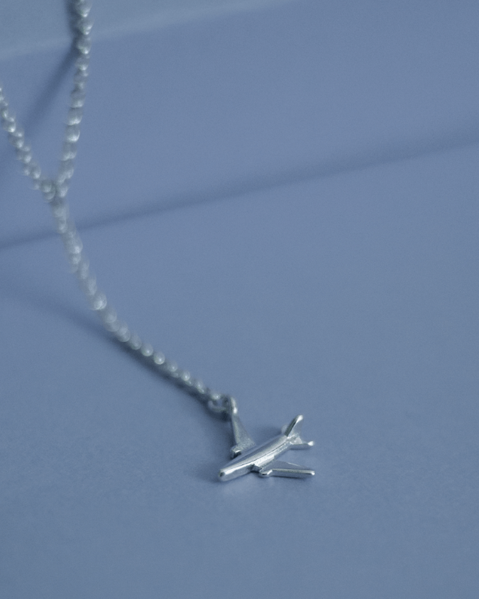 COLLAR OVERFLY