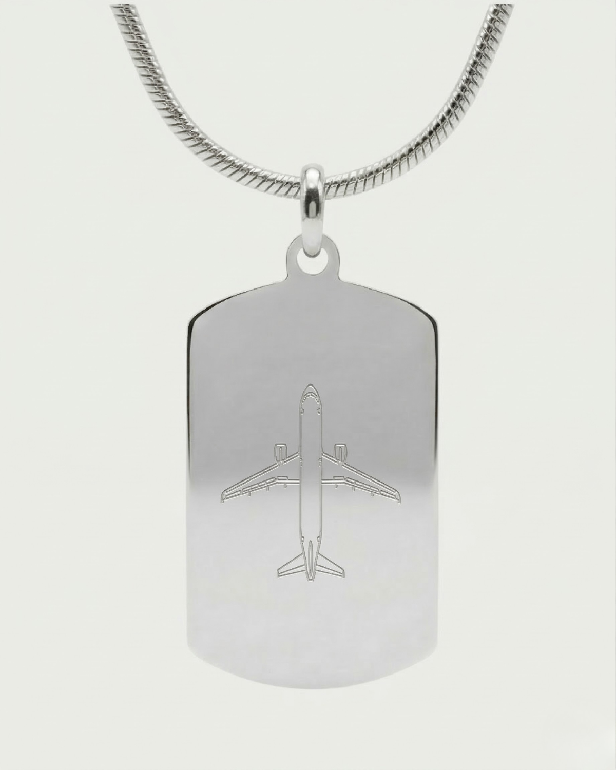 Collar con placa A320 personalizable — grabado aviación acabado plata