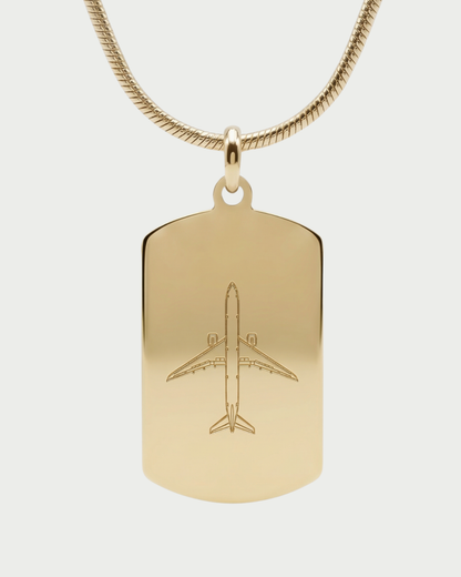 Collar con placa Boeing 777 personalizable — grabado aviación acabado oro