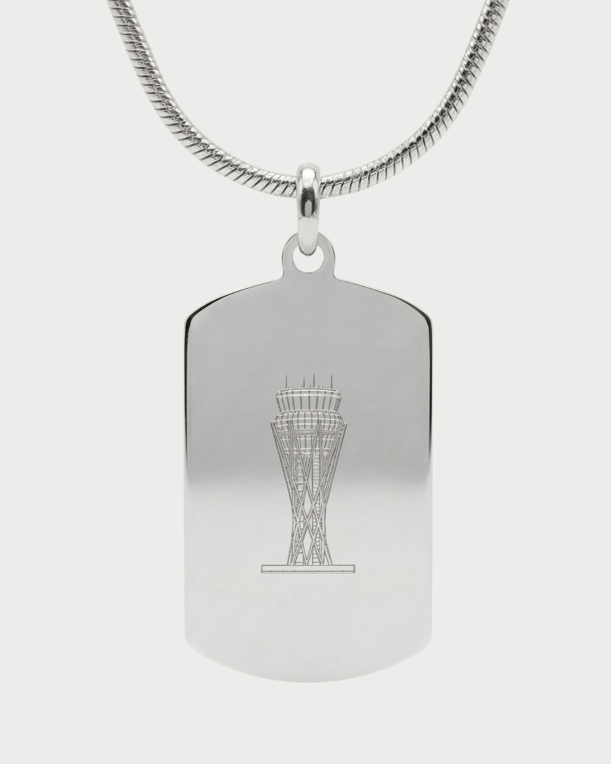Collar con placa torre de control BCN Barcelona — grabado ATC acabado plata