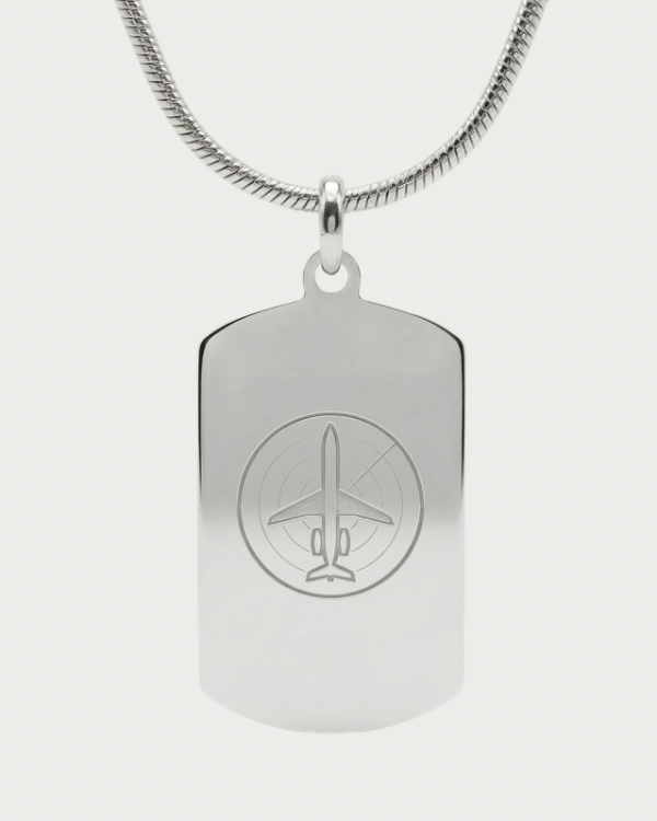 Collar con placa radar aviación personalizable — grabado controlador aéreo acabado plata