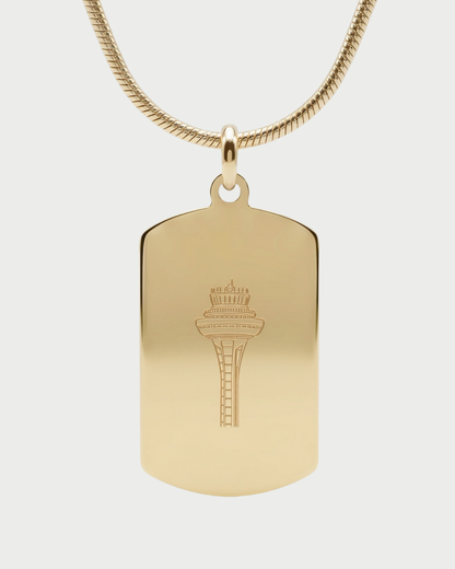 Collar con placa torre de control MAD Madrid Barajas — grabado ATC acabado oro