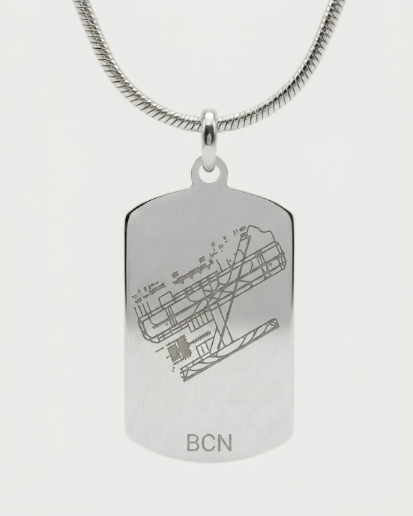 Collar con placa plano aeropuerto BCN Barcelona El Prat — grabado acabado plata