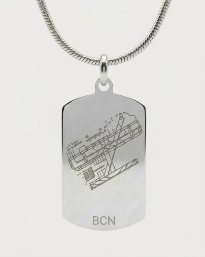 Collar con placa plano aeropuerto BCN Barcelona El Prat — grabado acabado plata