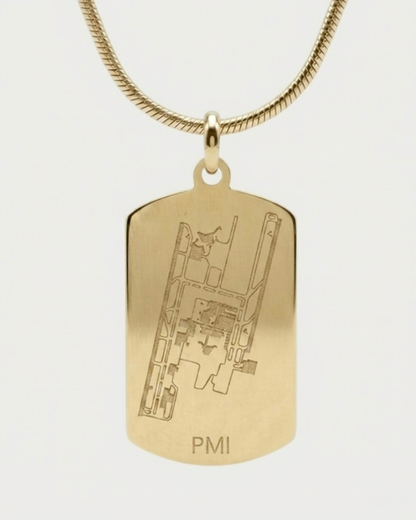 Collar con placa plano aeropuerto PMI Palma de Mallorca — grabado acabado oro